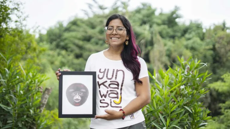 Fanny Cornejo with painting of woolly monkey