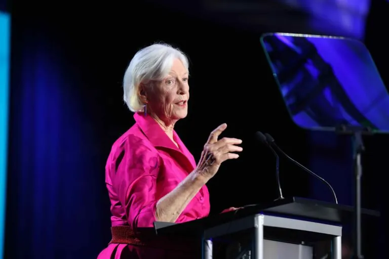 Jane Alexander, behind the prize leader