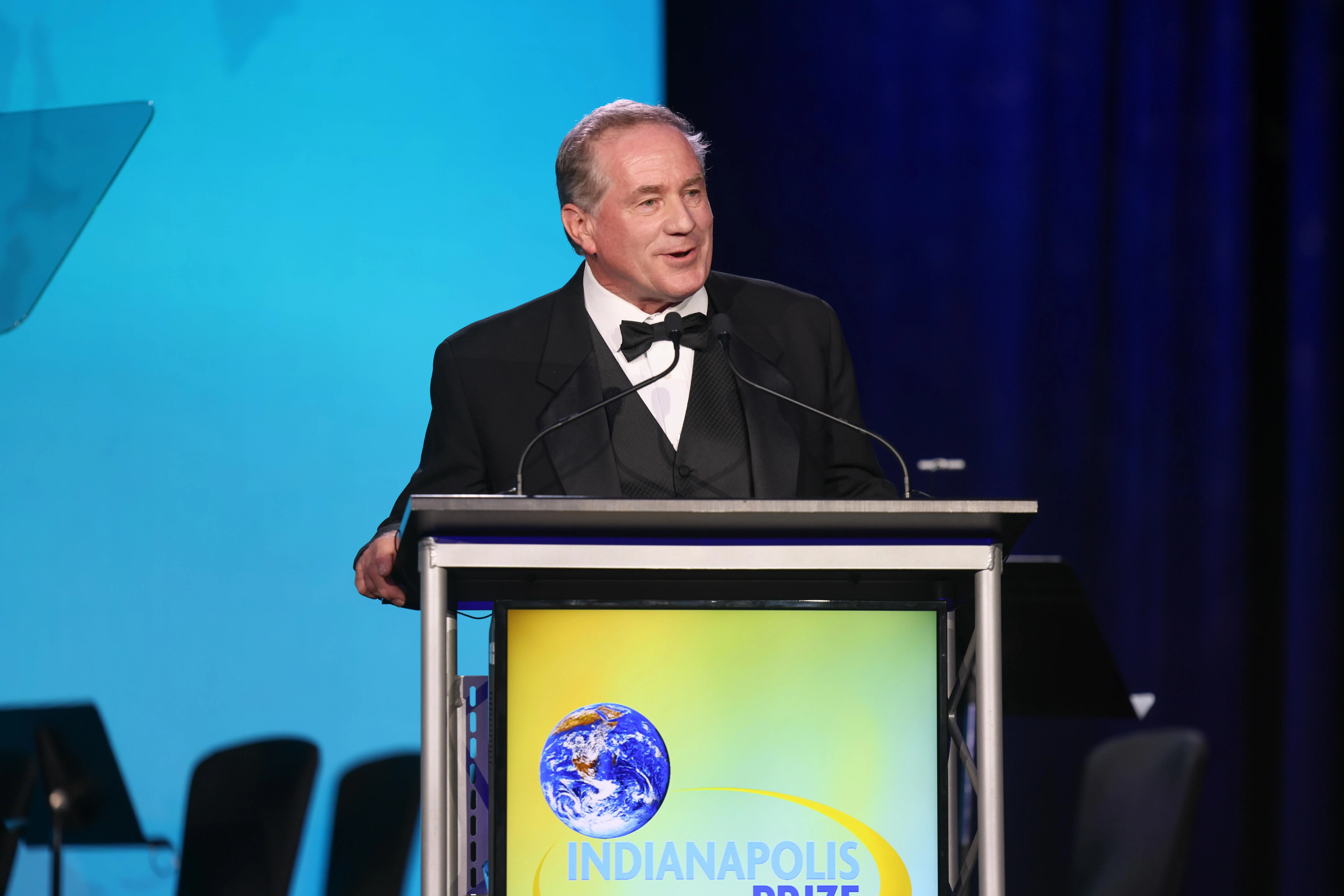 indianapolis prize gala, joel sartore at podium