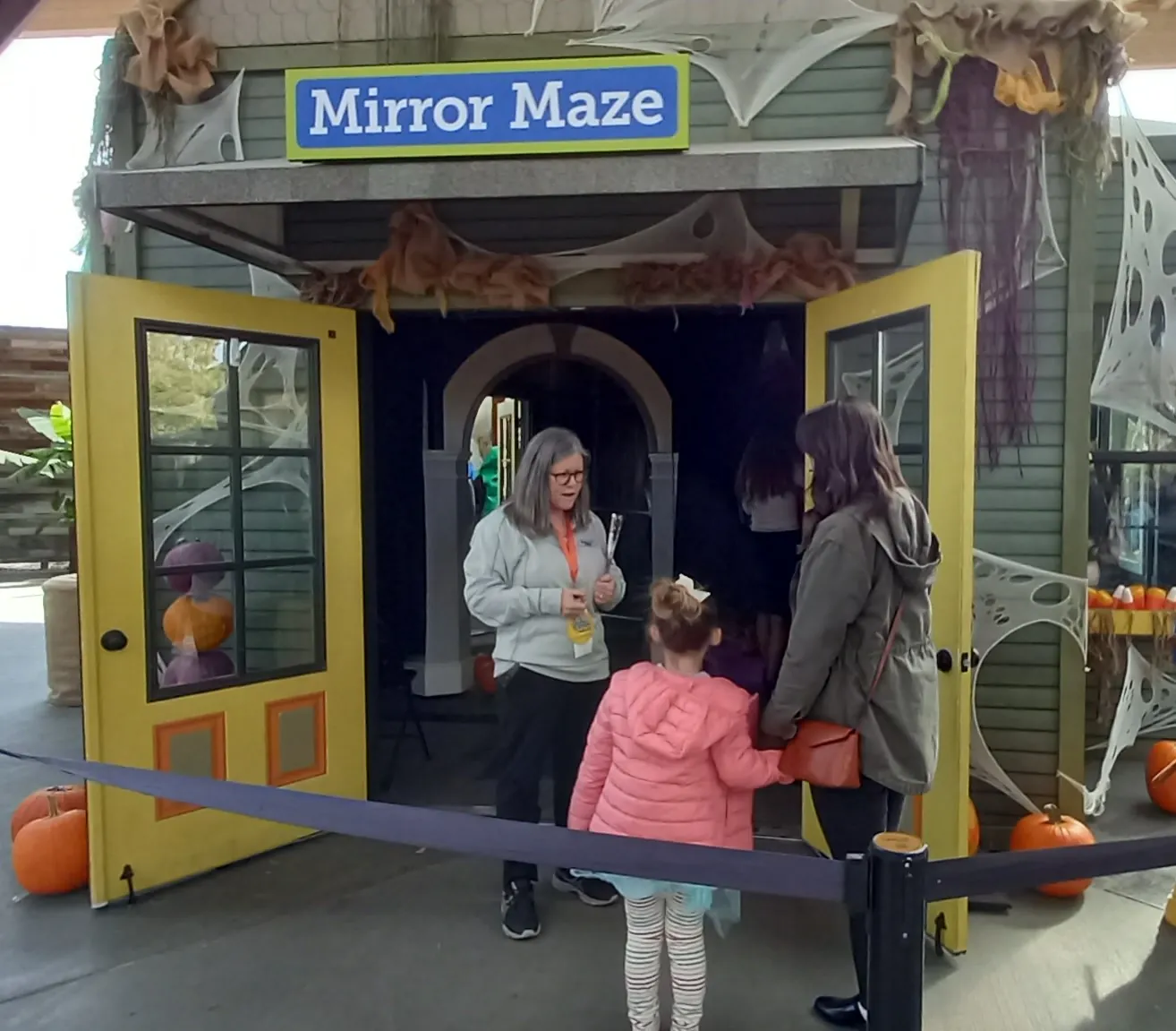 volunteer at Mirror Maze